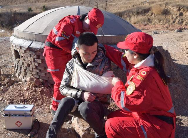 河北张家口福德仁爱公益队开展“迎冬奥 保安全 战勤应急保障演练”