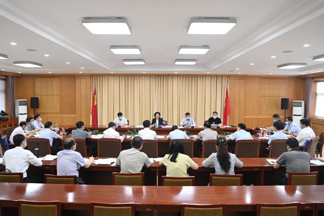 宋华英主持召开县域经济高质量发展专题会