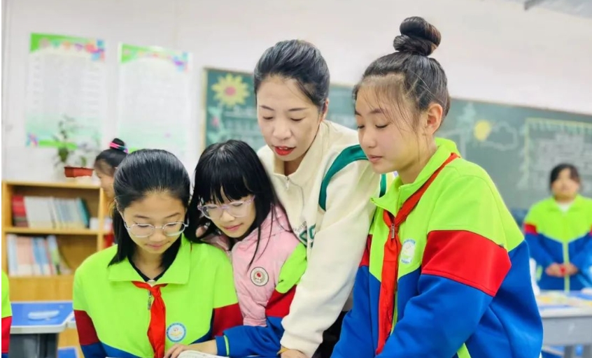 一度吞咽困难！河北这位老师每天6个闹铃，坚持11年！只为在讲台上……