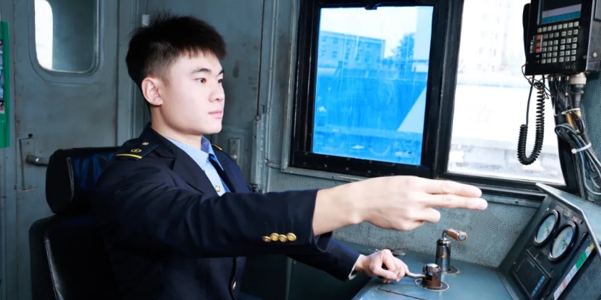 牛！这个河北小伙是火车司机，还是摔跤冠军