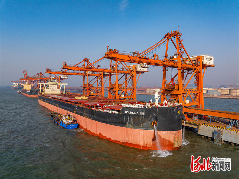 一个世界级大港的稳中有进