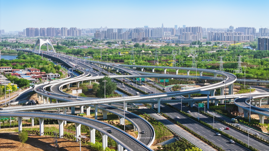 2024年在全国50个主要城市中，石家庄交通拥堵指数同比降幅排名第二