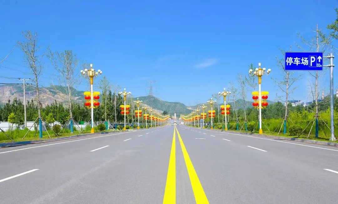 导航提示：前方进入“高颜值路段”，请减速欣赏！