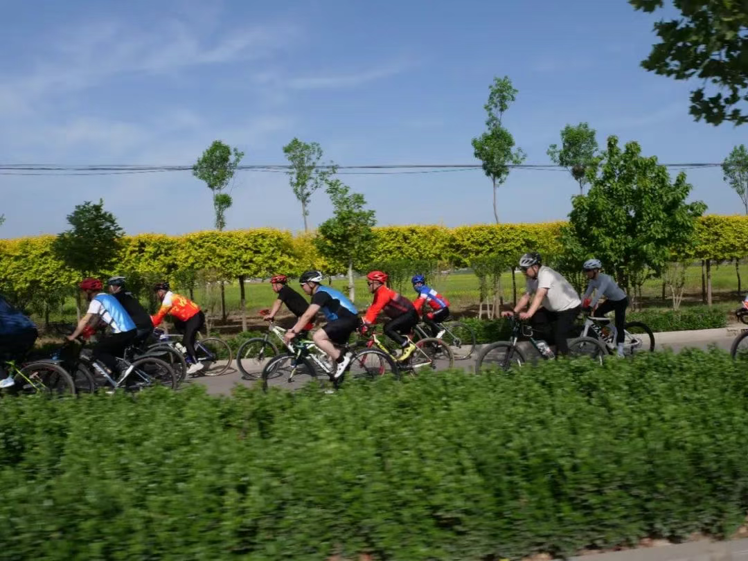 平乡县举办“‘骑’心合力·砥砺前行”干部职工骑行大赛  