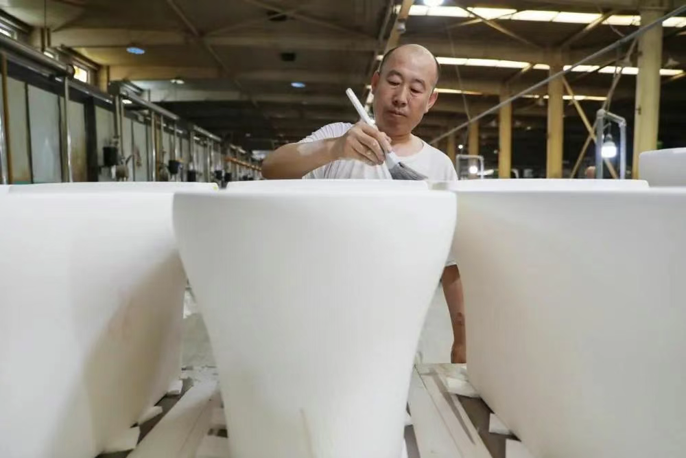 河北滦南：陶瓷产销旺 企业生产忙