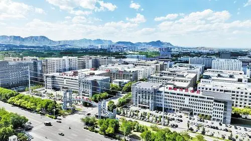 精准补链 耐心“育苗” 石家庄鹿泉一条链“链”出千亿级产业集群