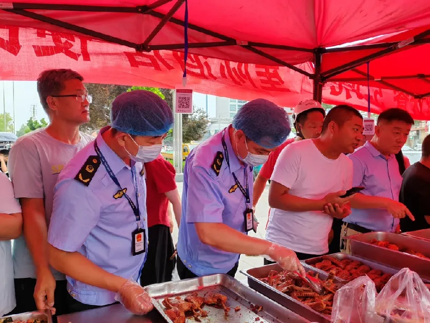 星级酒店“摆摊经济”走红任丘市市场监督管理局护航“舌尖”新体验