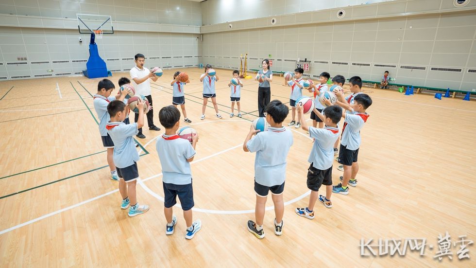 雄安31所托管试点学校暑期免费服务学生超2万人次