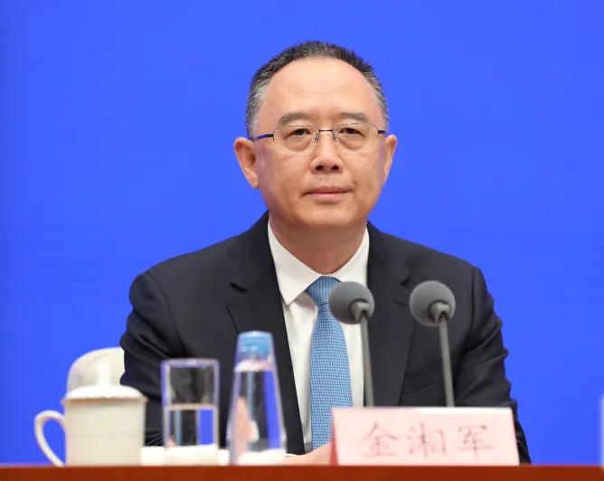 山西省原省长金湘军被双开，搞权色、钱色交易，无偿接受“保姆式”服务